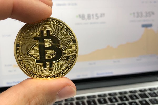 伯克希爾的現金儲備高于加密市場穩定貨幣的總市值 伯克希爾的現金儲備高于加密市場穩定貨幣的總市值